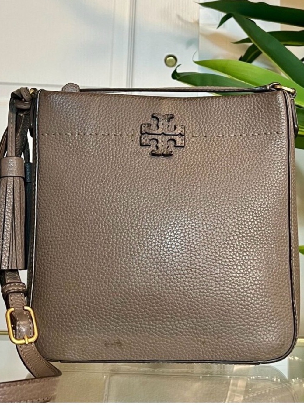 Taupe AUTHENTIC TORY BURCH TAUPE LEATHER SHOULDER BAG/CROSSBODY